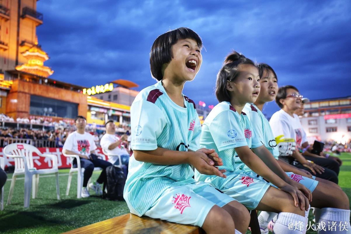 名宿助阵赛区课堂 中国少儿足球联赛点燃少年梦想 名宿助阵赛区课堂 中国少儿足球联赛点燃少年梦想
